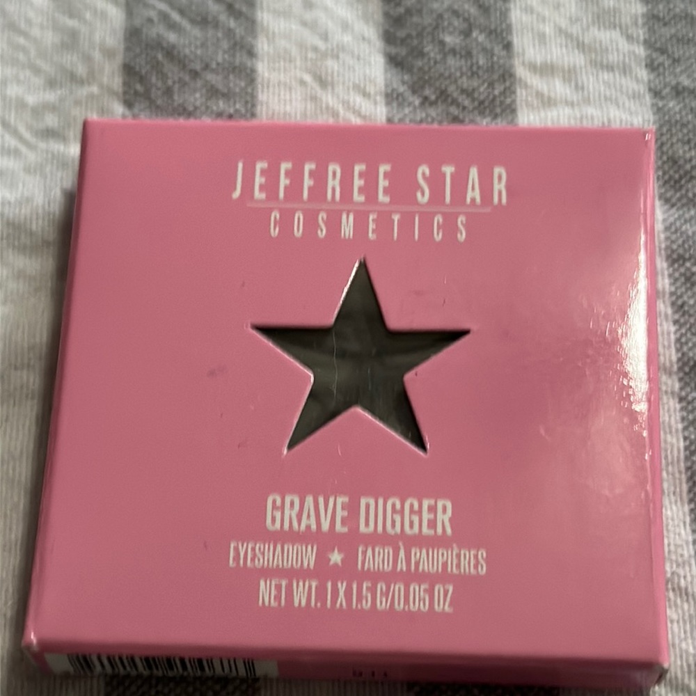 ♥️ 3/$12 Jeffree Star eyeshadow single in Grave Digger